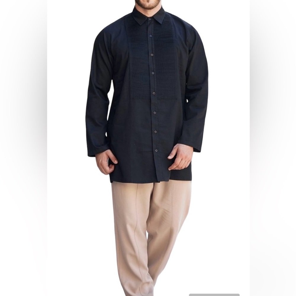 Zeroyaa men’s Tuxedo pleated shirt sizeS black with gold buttons new with‎ tags